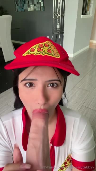 They for got the meat on her pizza so she ate cock