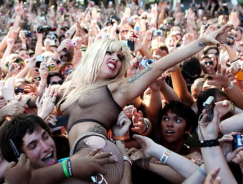 Lady Gaga nude - American Horror Story S05E02